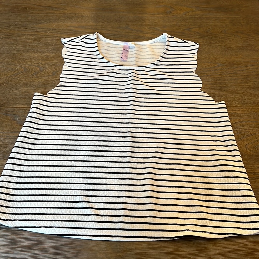 Black and white scalloped sleeve tank